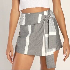 Lulus skort